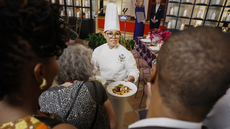 Comerford discusses plates to be served at White House dinner