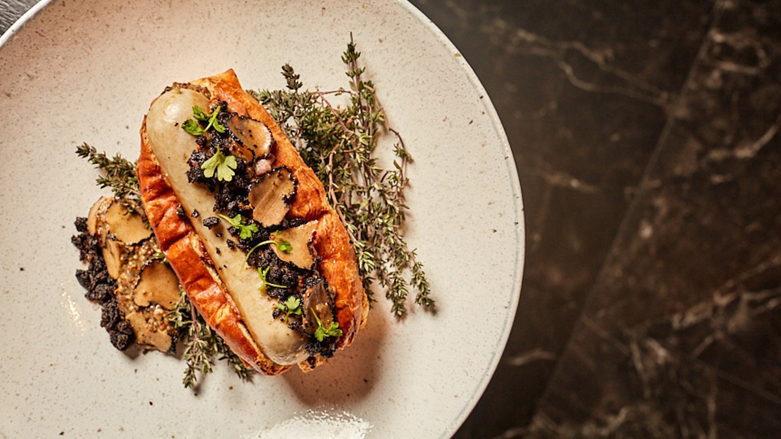 Why A Chicago Hotel Is Selling $187 Hot Dogs - Vimarsana News