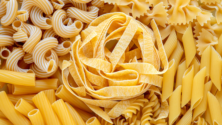Various kinds of dried pasta