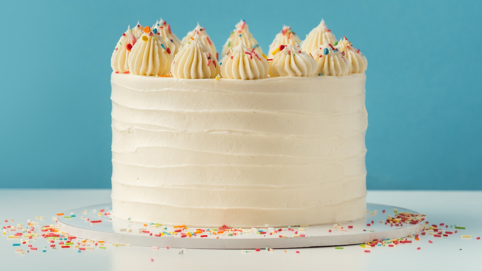 Why Buttercream Frosting And Royal Icing Can Be A Bad Combo For Cake