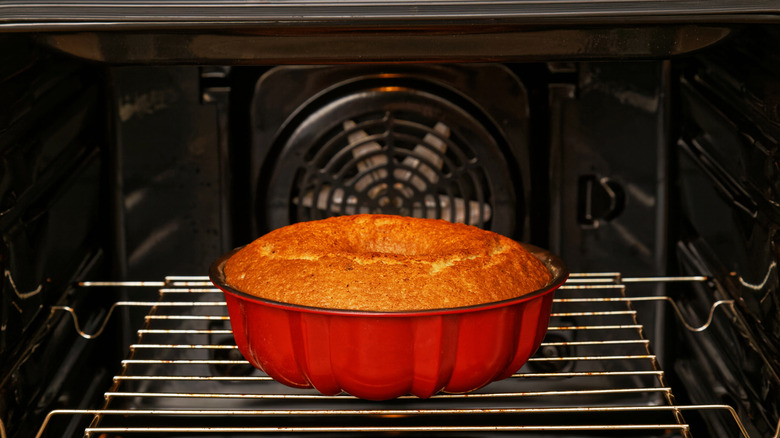 Cake in a convection oven