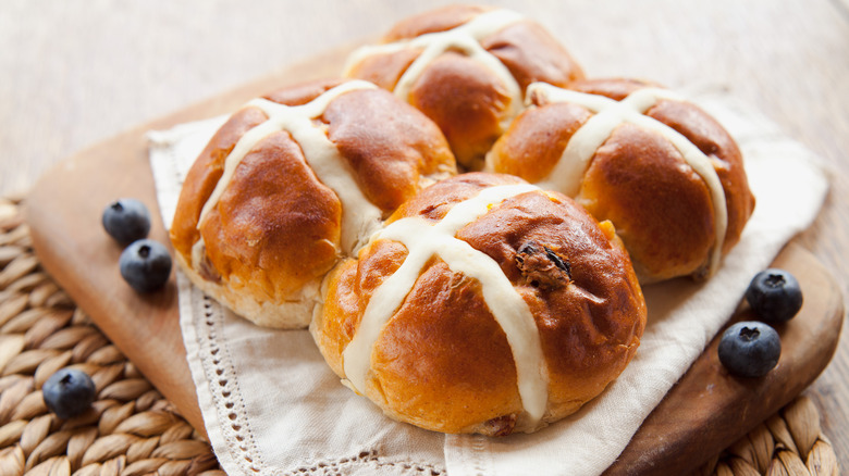 Hot cross buns