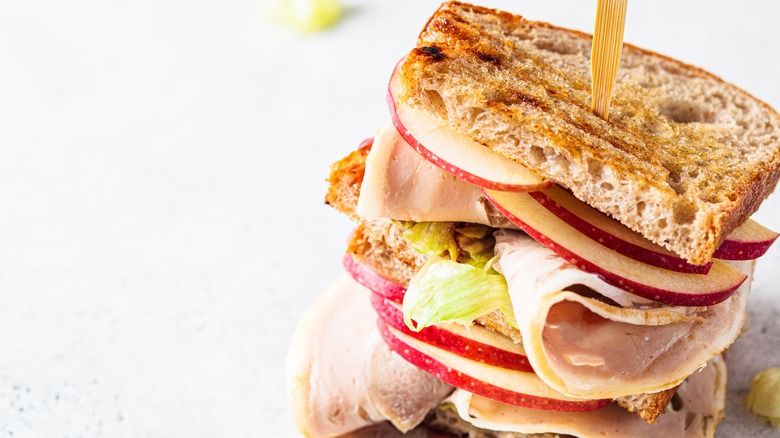 turkey and apple sandwich