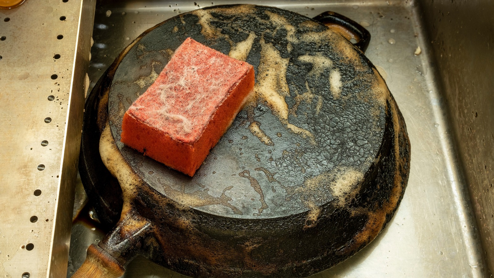https://www.thedailymeal.com/img/gallery/why-its-so-important-to-keep-your-cast-iron-clean/l-intro-1675261218.jpg