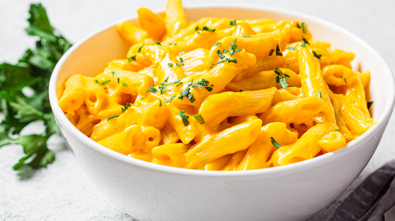 Macaroni and cheese with garnish