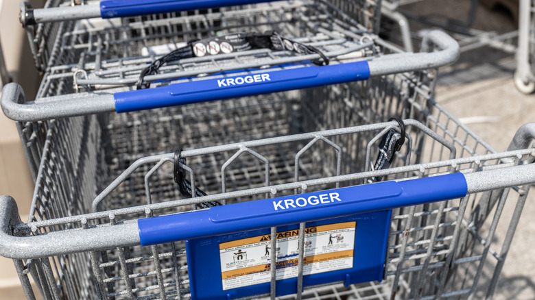 Front of a Kroger grocery store