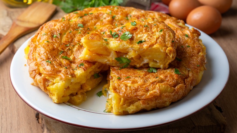 Spanish tortilla de patata on a plate