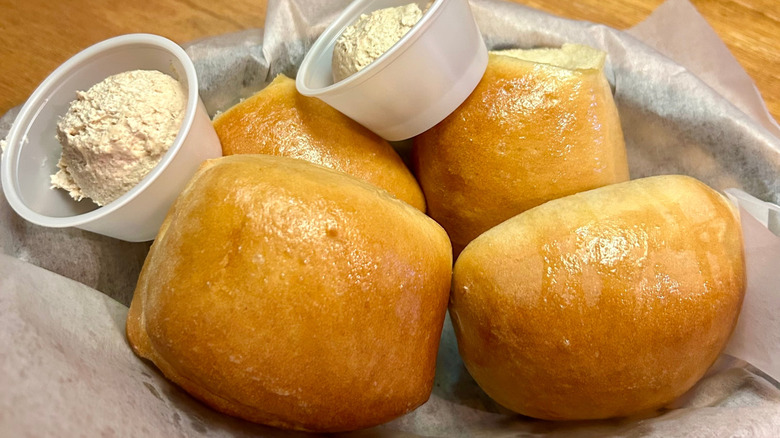 Texas Roadhouse rolls