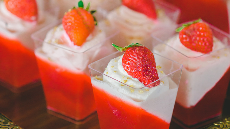 strawberry jell-o dessert