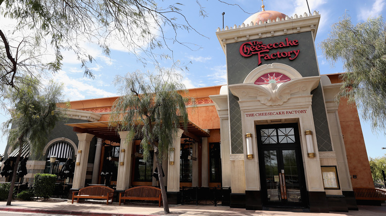 exterior of The Cheesecake Factory