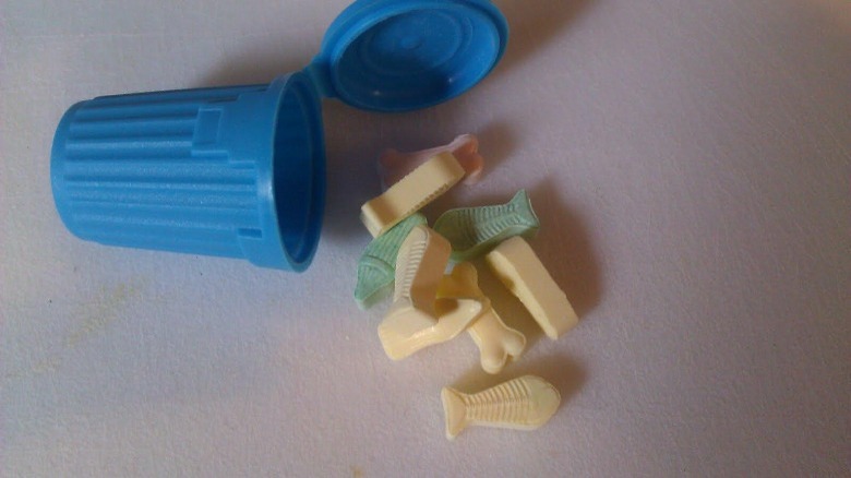 Garbage Can-dy container and candy