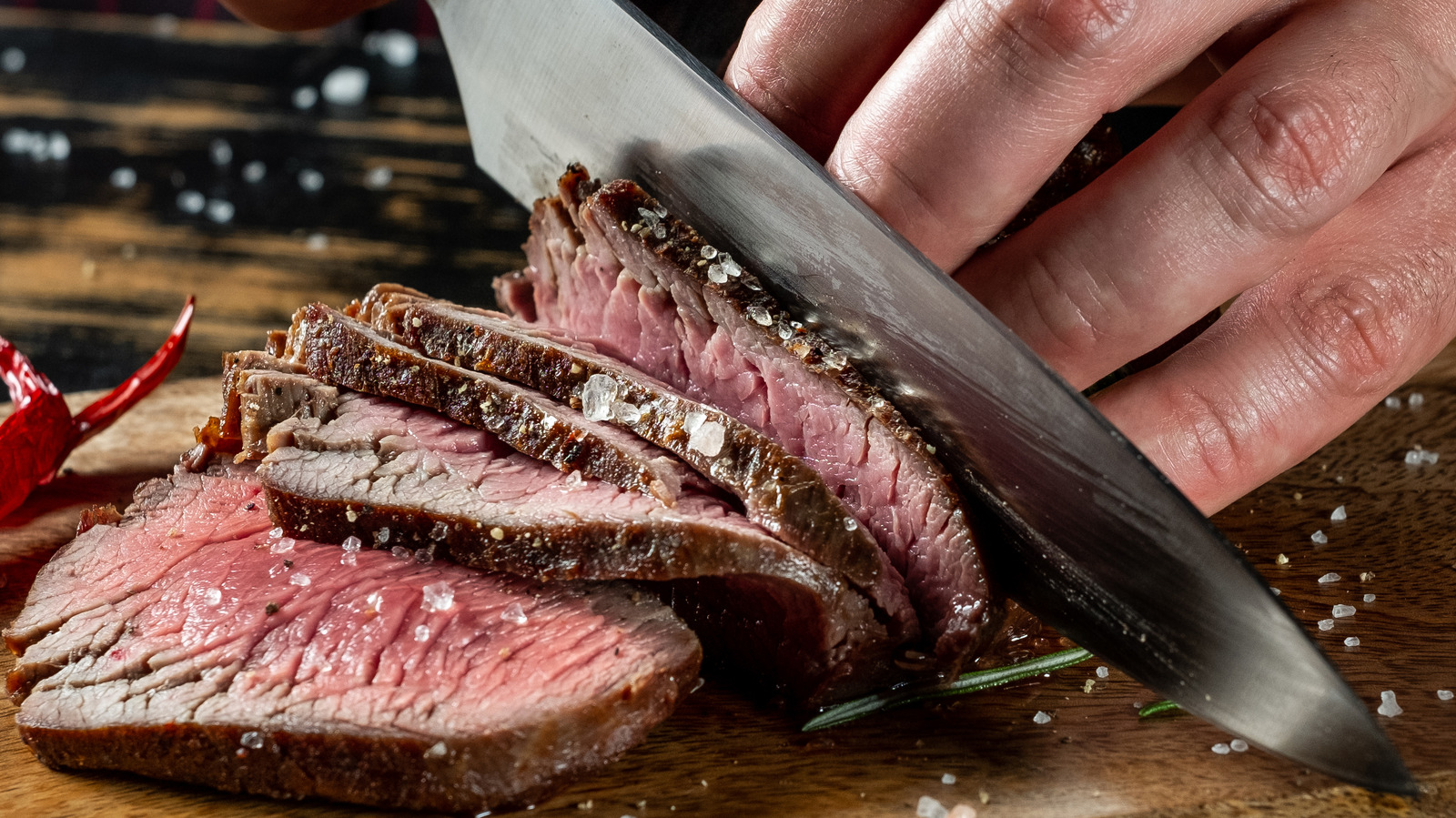 Why Using A Glass Cutting Board Is A Death Sentence For Your Knives - Vimarsana News