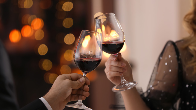 wine glasses clinking