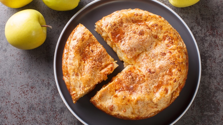 Cheddar cheese apple pie in pan