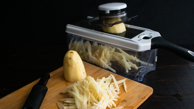 mandoline julienne potatoes safety guard