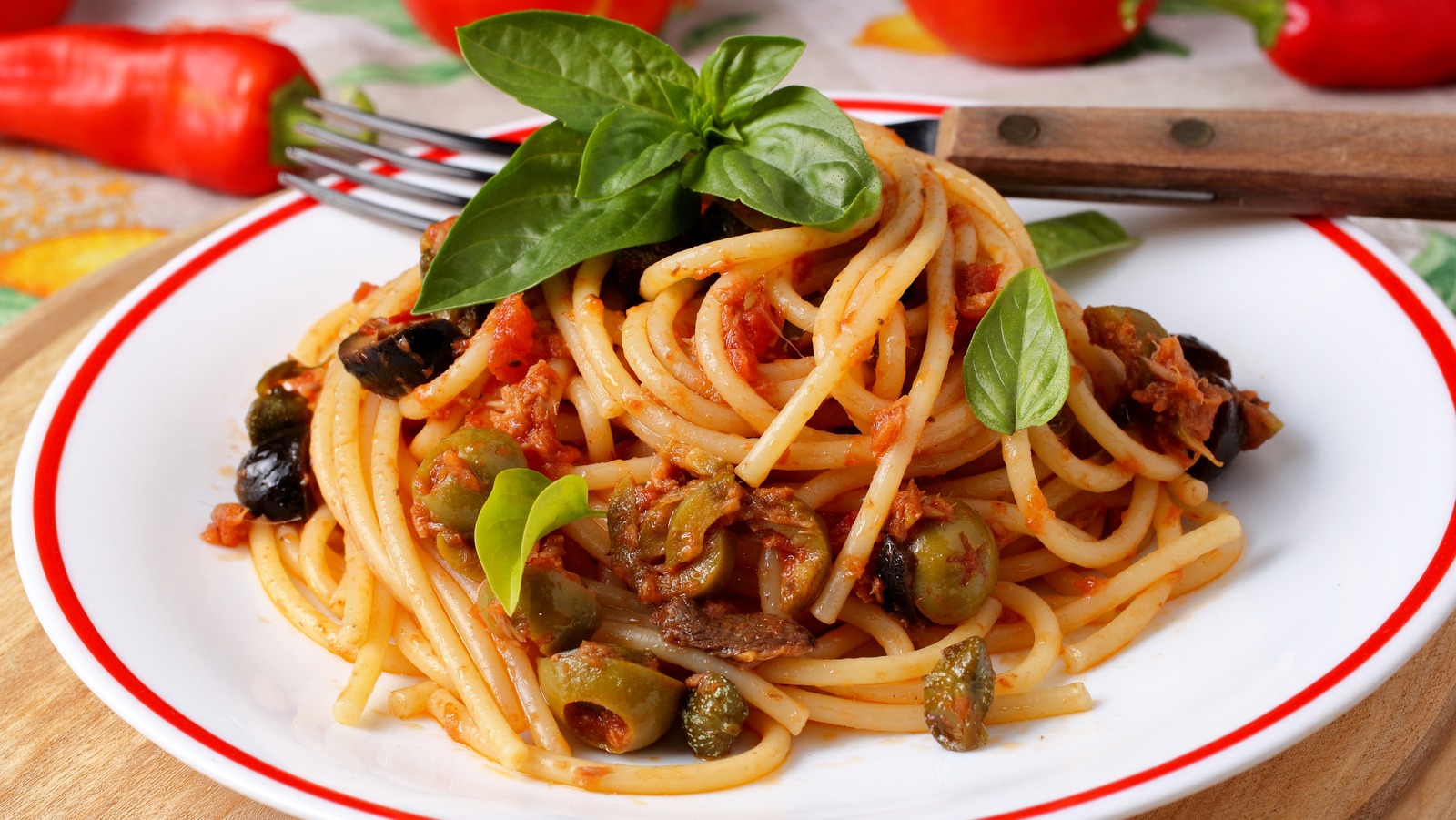 Why You Should Consider Adding Anchovies To Your Spaghetti Sauce