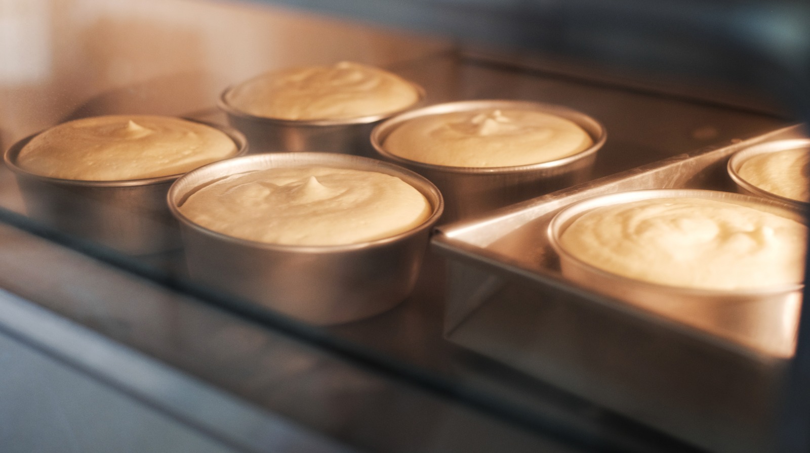 Why You Should Cover Your Cake In Plastic Wrap Fresh Out Of The Oven - Vimarsana News