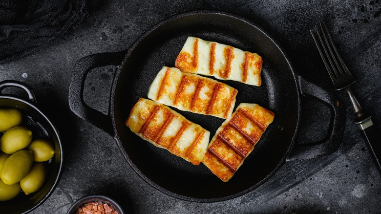 Grilled halloumi in cast iron pan