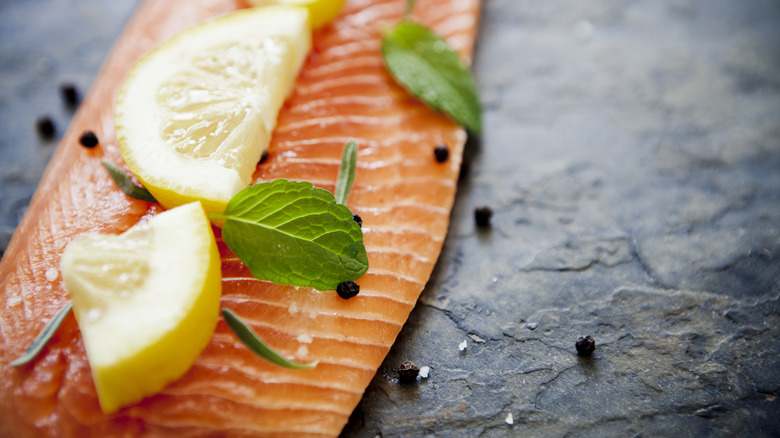 salmon with mint and lemon