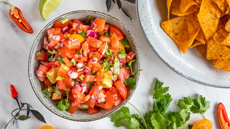 Pico de gallo with chips