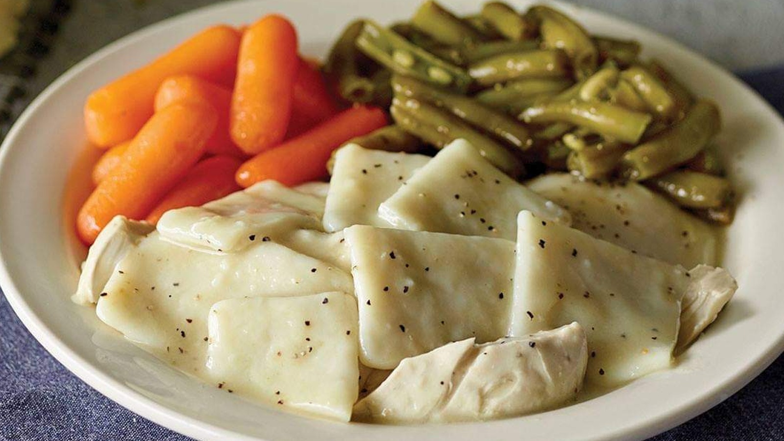 Why You're Better Off Ordering Cracker Barrel's Chicken 'N Dumplings On A Weekday