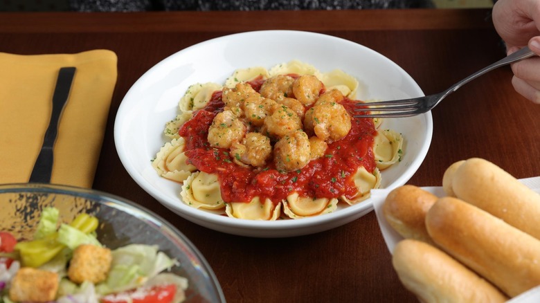 olive garden ravioli topped with pasta sauce and chicken