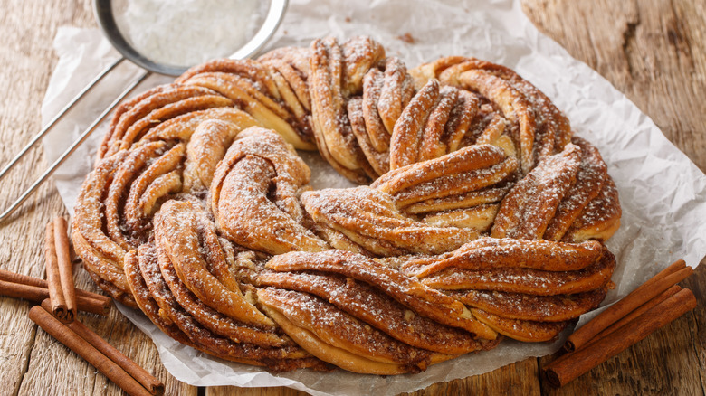 braided cinnamon kringle