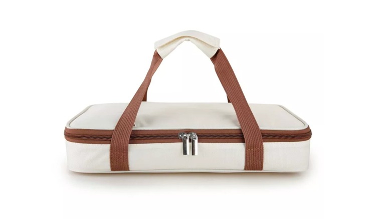 A Le Regalo Insulated Carrier Bag with Glass Casserole Dish with Lid inside