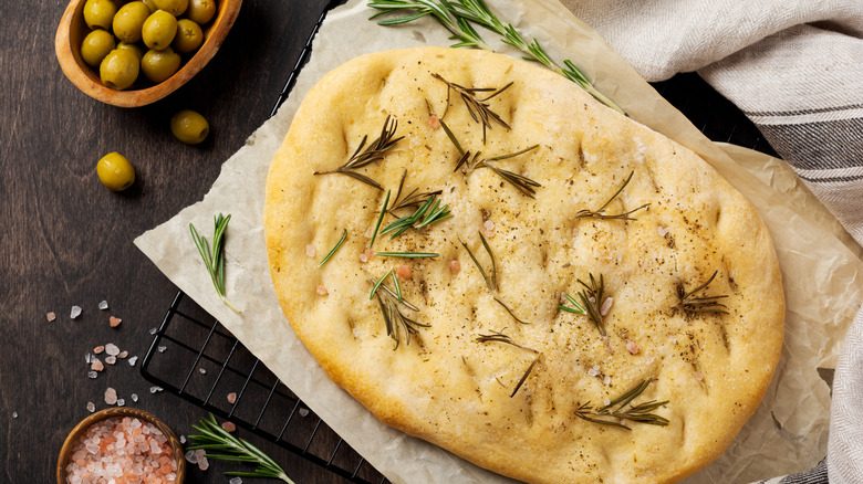 Thin bread with seasonings