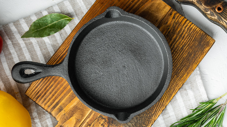 Cast iron skillet