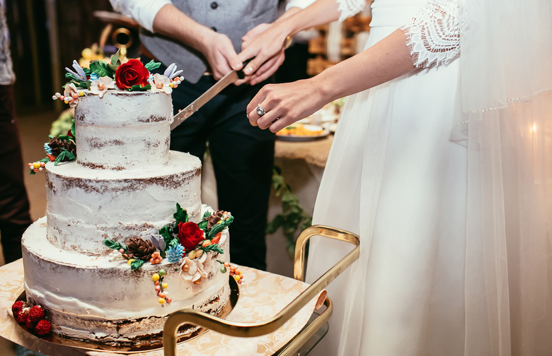 Today's Fashion-Forward Wedding Cakes