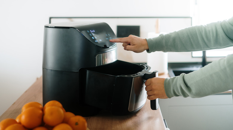 Setting the temperature on an air fryer