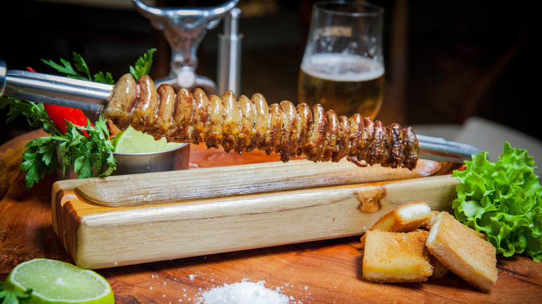 Coração de frango on a metal skewer