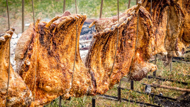 Costela cooking over an open fire