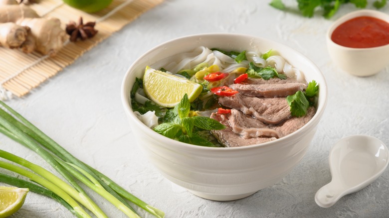 pho served in bowl