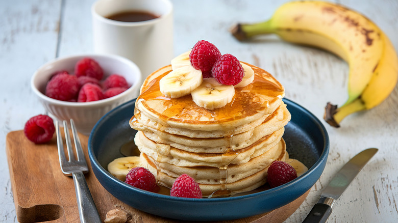 Pancakes with syrup and fresh fruit