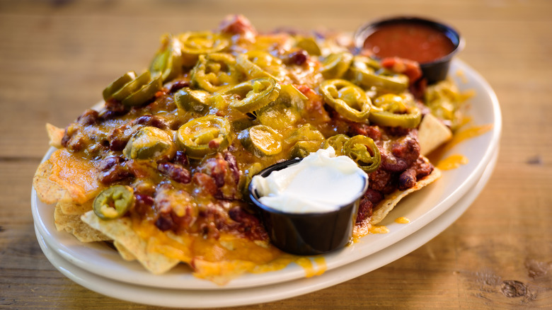 nachos with jalepenos