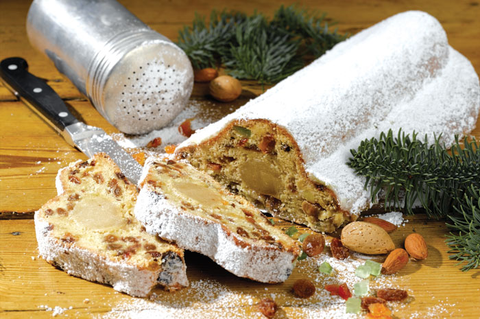 12 Classic Christmas Cakes from Around the World