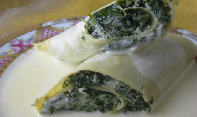 Spinach-Filled Crepes with Smoked Salmon Sauce image