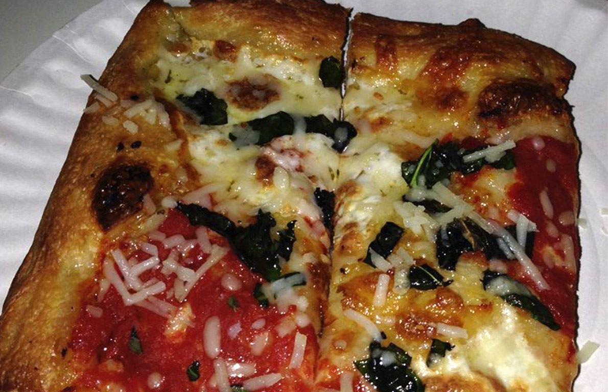 63 Williamsburg Pizza, Brooklyn (Grandma fresh mozzarella, tomato