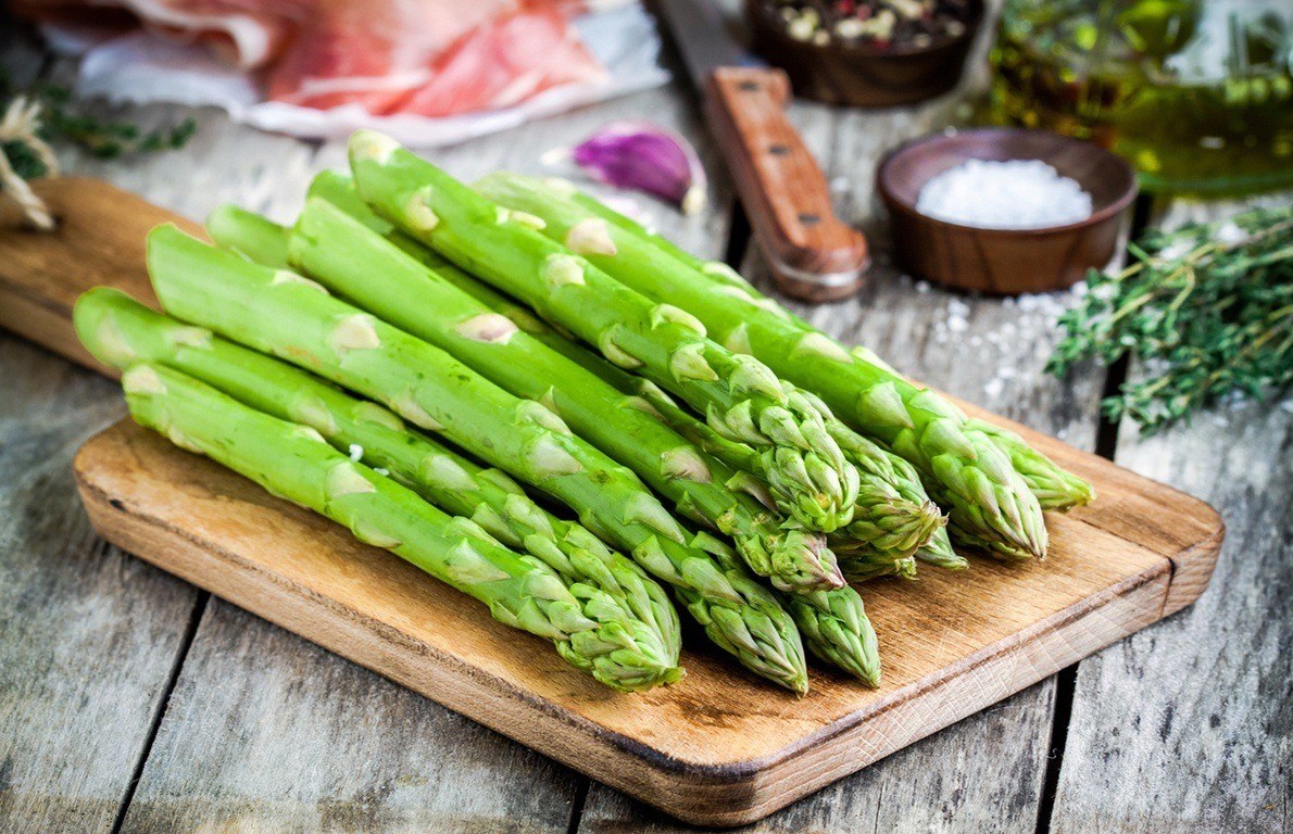 Asparagus from 10 Foods That Can Help Fight Anxiety and Depression