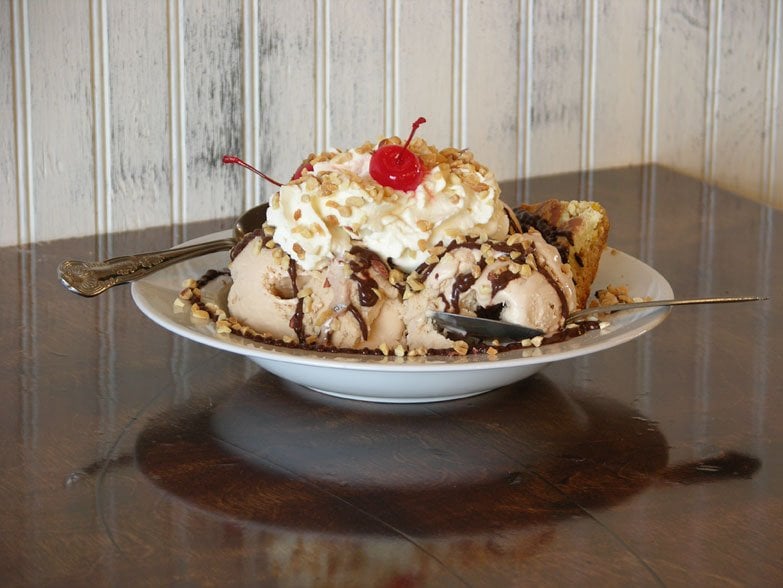The Comfy Cow, Louisville, Ky. The Comfy Cow Sundae Challenge from
