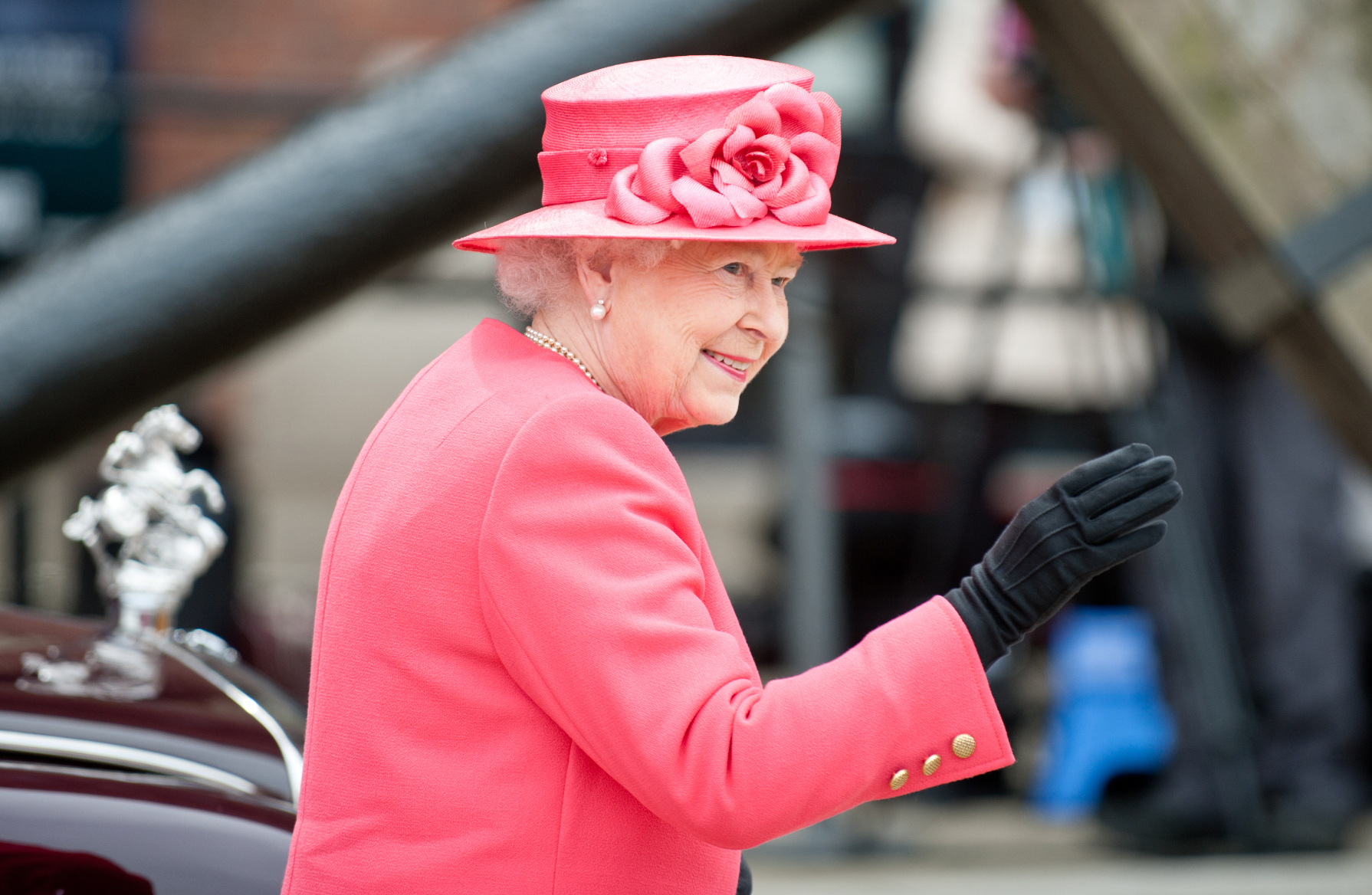 Queen Elizabeth&#39;s 10 Favorite Drinks Slideshow