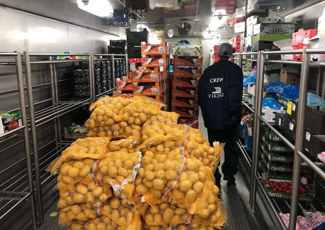 What Is the Difference Between Cruise Ship Kitchens and Restaurant