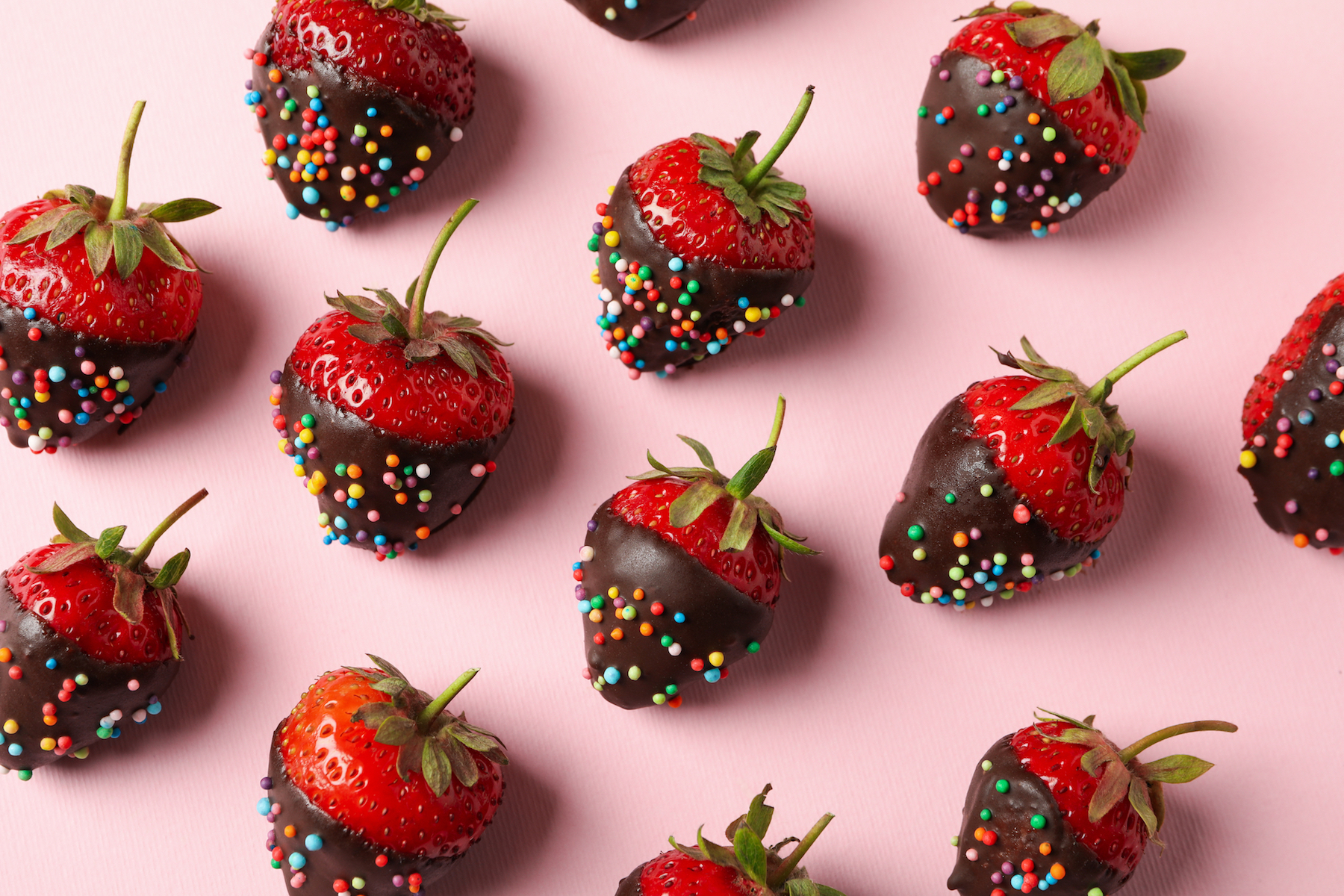 Chocolate Ganache Dipped Strawberries - AeslinBakes