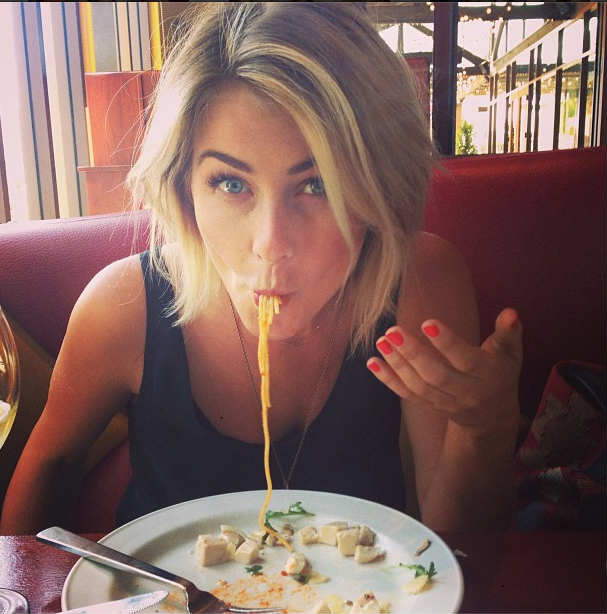Look Celebrities Taking Selfies with Food On Instagram(01)