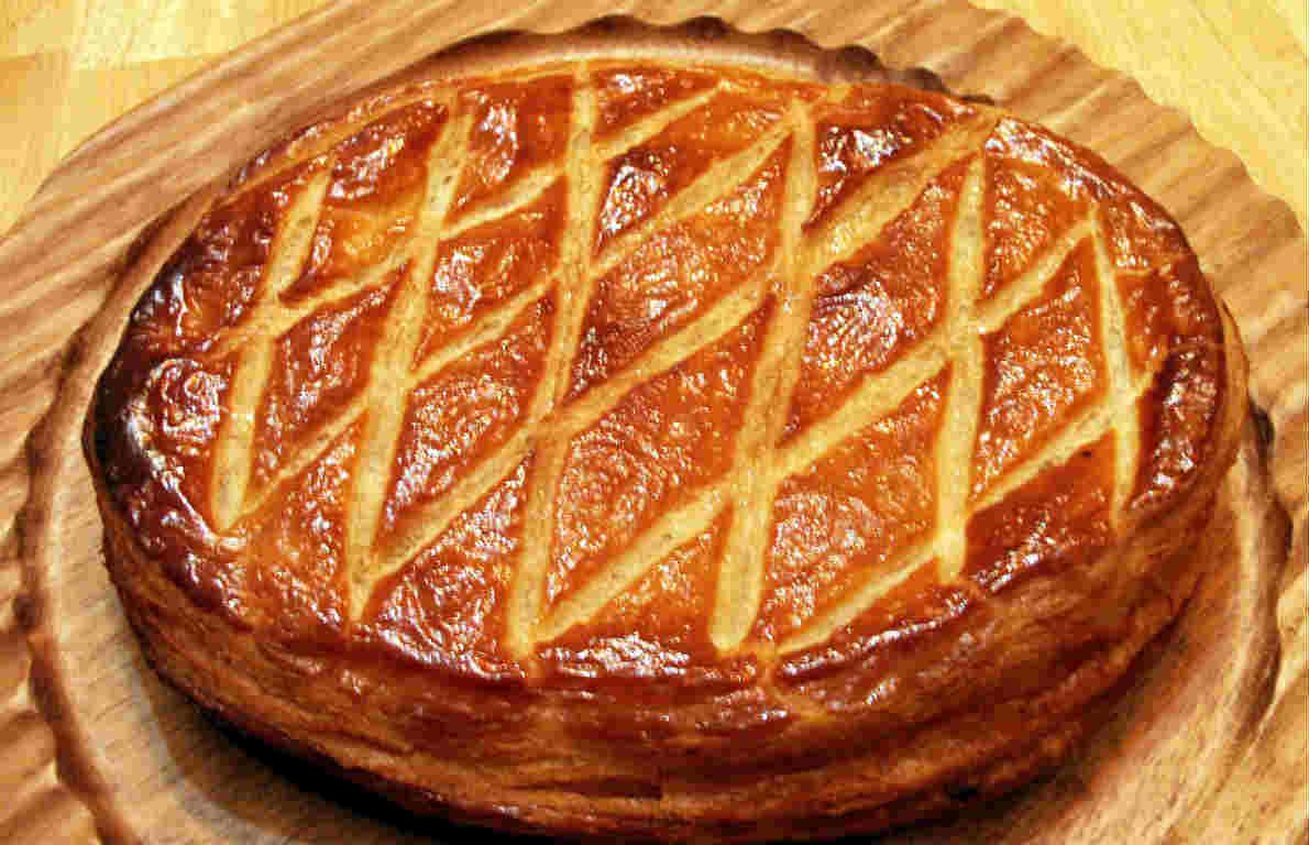 12 Classic Christmas Cakes from Around the World